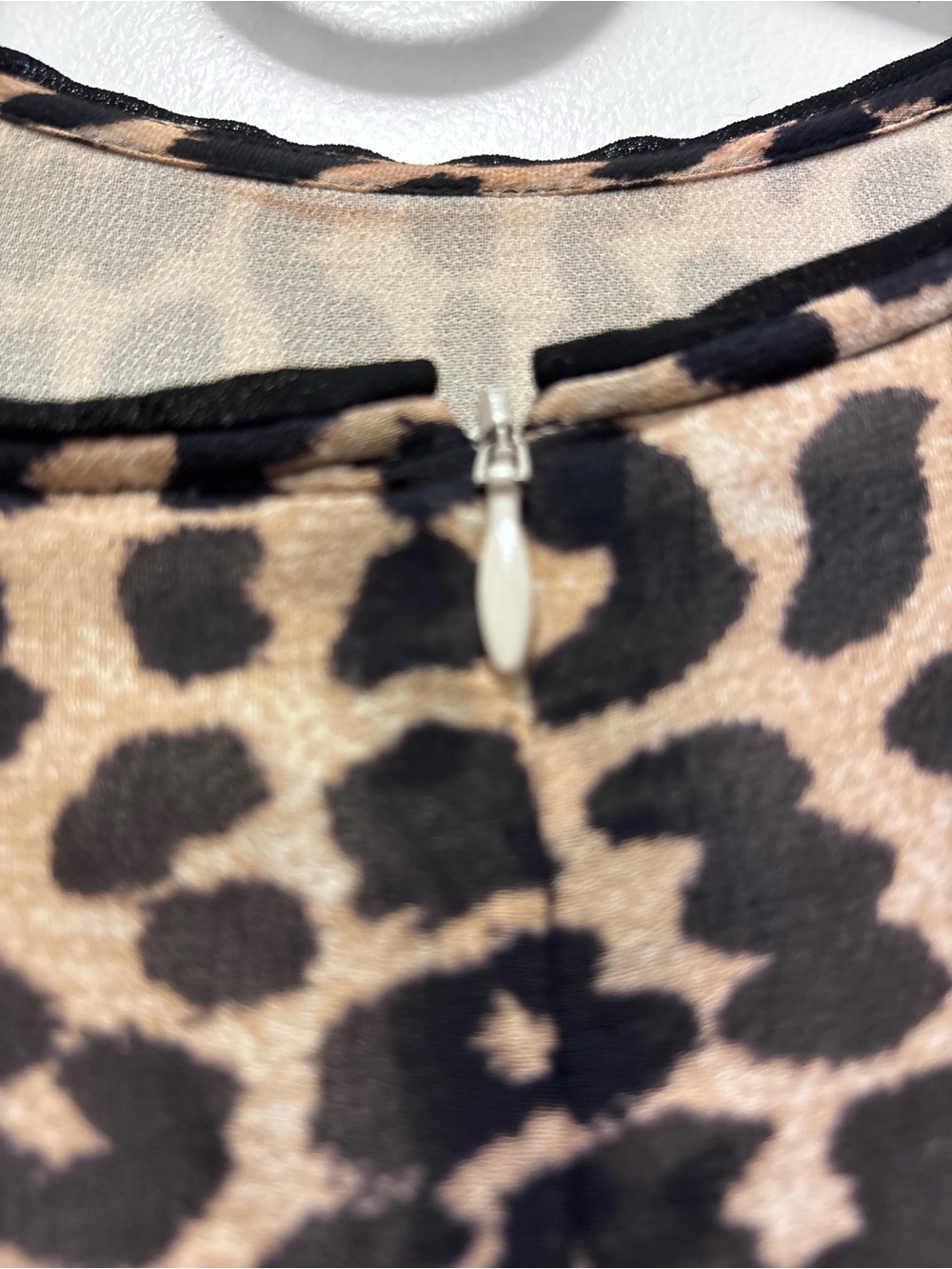 GANNI
MULLIN GEORGETTE TOP - LEOPARD Minor Flaws* - Picture 10 of 16